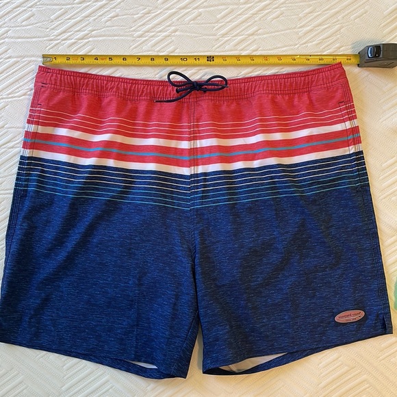Pair (2) of new (NWT) men’s Vineyard Vines bathing suits - Picture 8 of 12